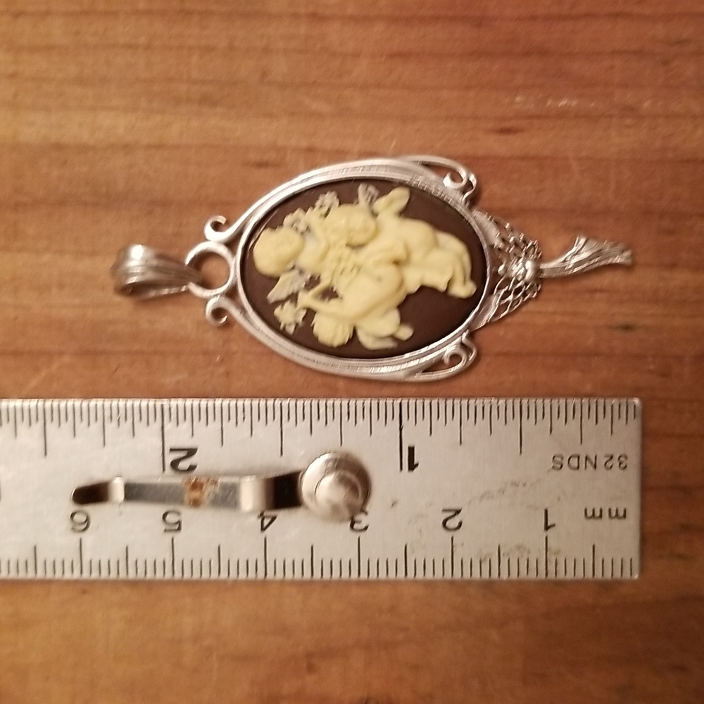 Three Cherubs Cameo Pendant in 925 Sterling Silver - Picture 4 of 7